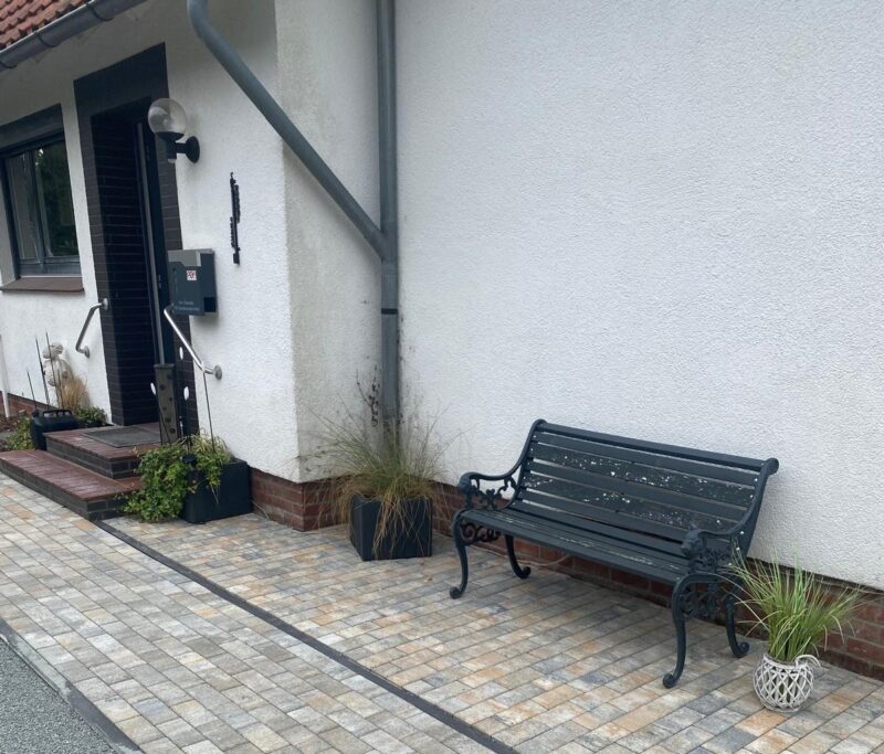 Hauseingang nach Renovierung.